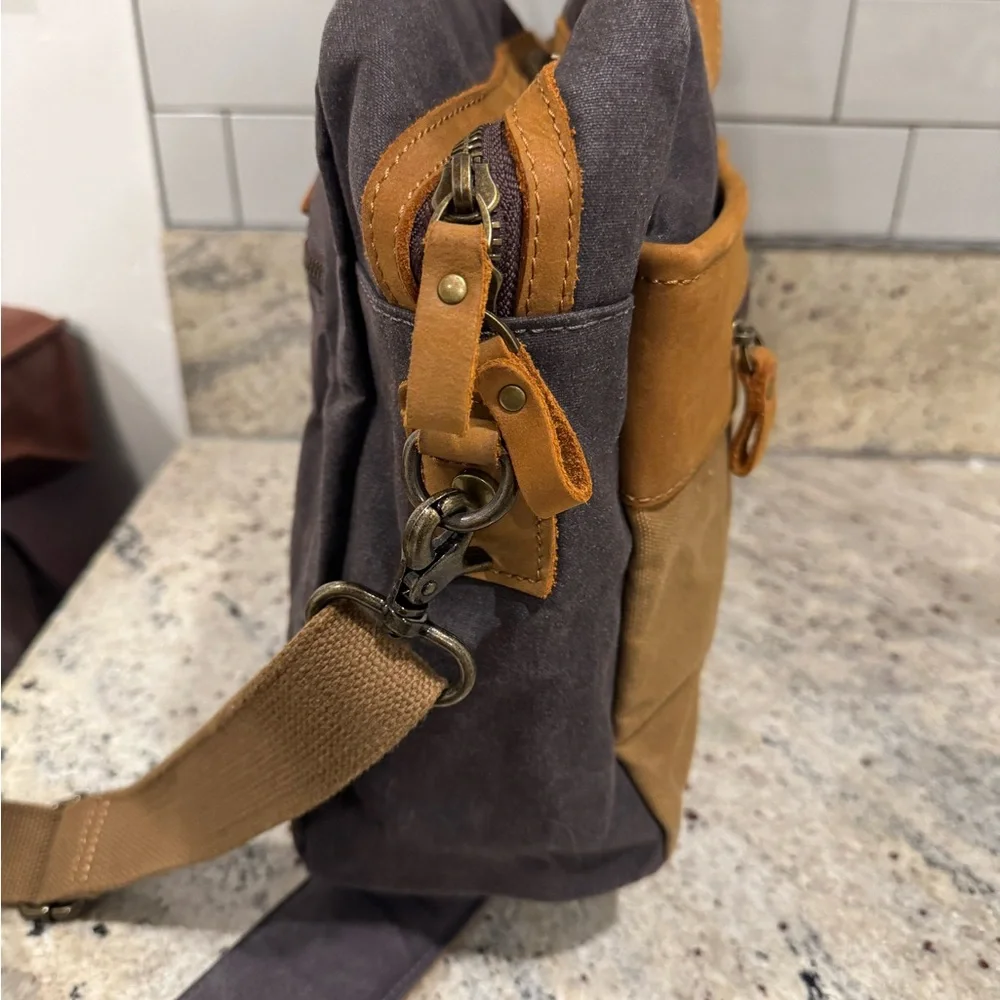 Genuine NUBILY tan canvas and leather messenger bag crossbody
